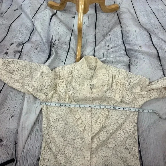 vintage ivory lace carefree fashions Blouse size medium cottagecore - Picture 7 of 7